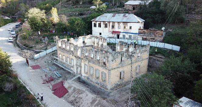 142 yıllık Sarı Mektep’te restorasyon çalışmaları devam ediyor
