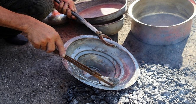 Gümüşhane’nin tek kalaycısı da mesleği bırakmak üzere