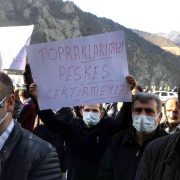 Gümüşhaneliler köylerine ait arazilerin Trabzon’a bağlanmasına tepki gösterdilerGümüşhane’nin Kürtün ilçesinin 3 köyüne ait arazilerin Resmi…