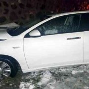 Otomobil duvara çarptı: 2 yaralı