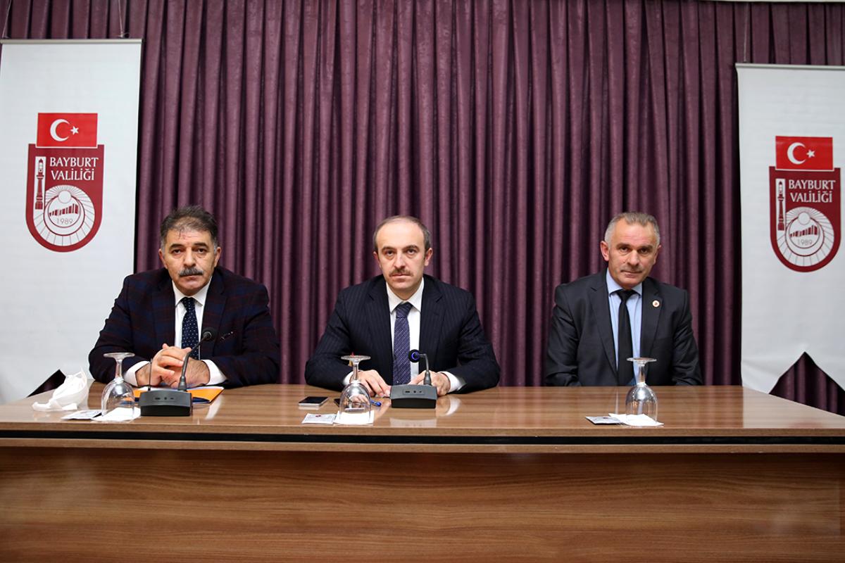 Vali Cüneyt Epcim ile Milletvekili Fetani Battal Köy Muhtarları ile Bir Araya Geldi