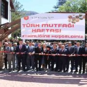 Gümüşhane’de eğitim gören yabancı uyruklu öğrenciler Türk yemeklerini çok sevdi
