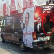 Yeniden Refah Partisi seçim aracında kadın adayın yüzünü kararttı! Tepkiler sonrası açıklama geldi