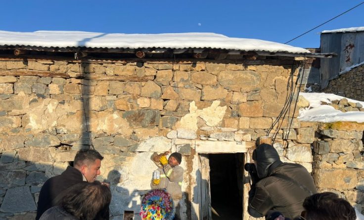 Fotoğraf sanatçıları Yenice köyünün kış geleneklerini görüntüledi