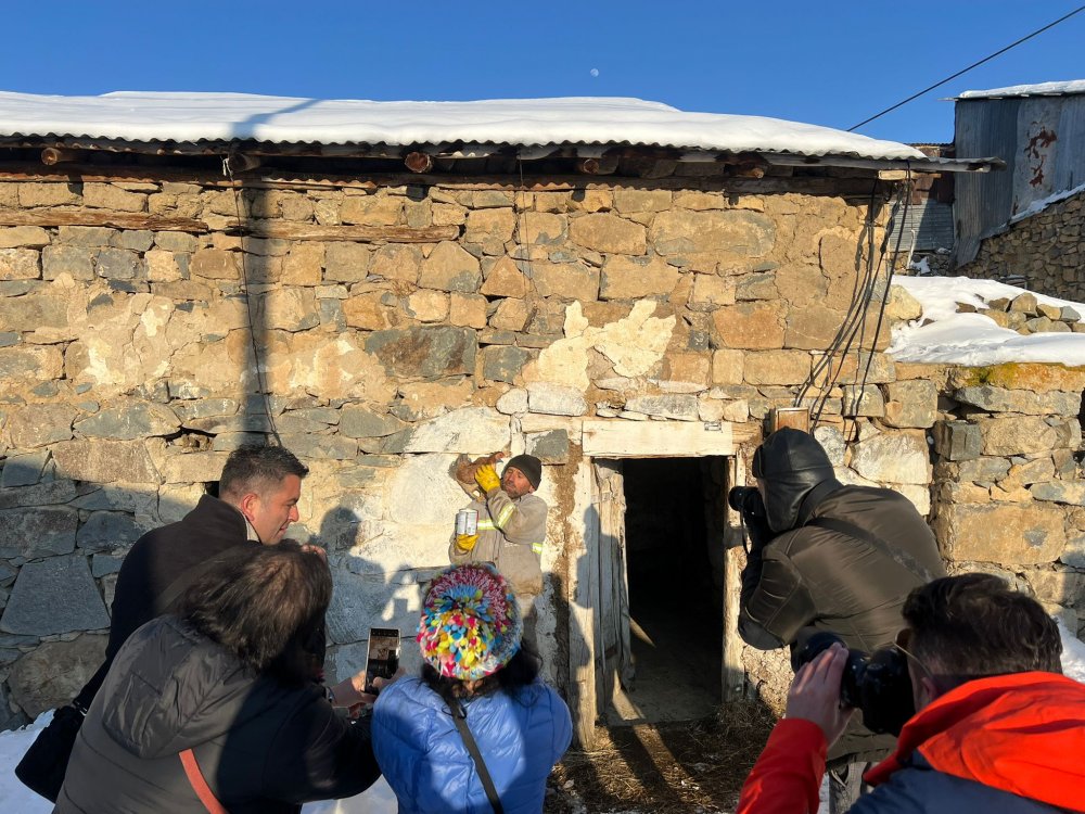 Fotoğraf sanatçıları Yenice köyünün kış geleneklerini görüntüledi
