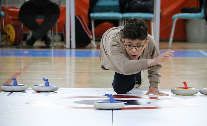 Gümüşhane’de curling heyecanı yaşandı