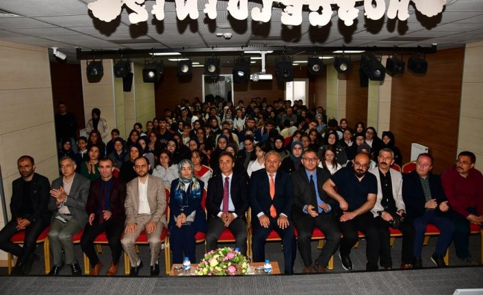 Gümüşhane’de “İnsanlığın Kalbinde Bir Yara: Filistin" sempozyumu yapıldı