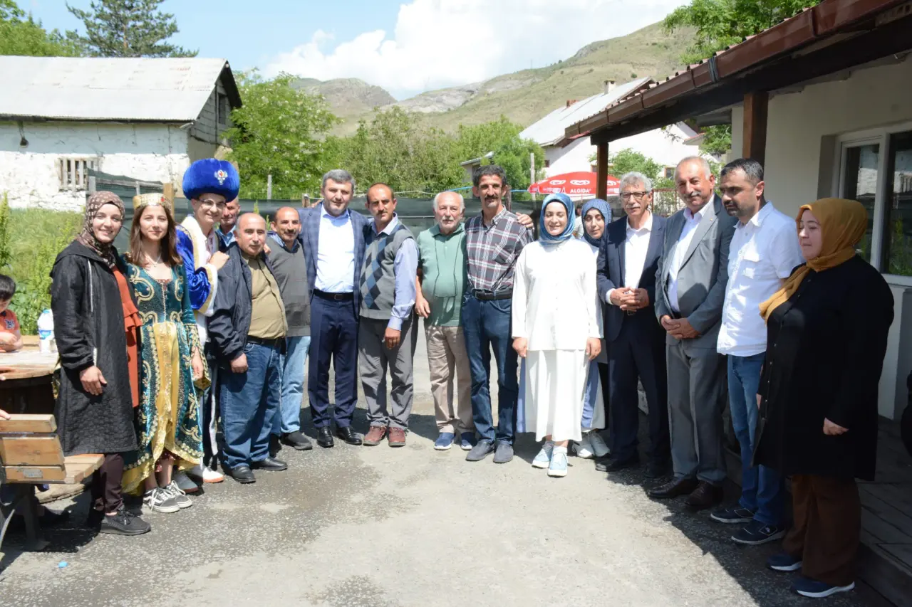 AK Parti heyetinden Gülen Yüzler Bakım Evi’ne anlamlı ziyaret #haberi, #haberleri, #Gümüşhane #haber