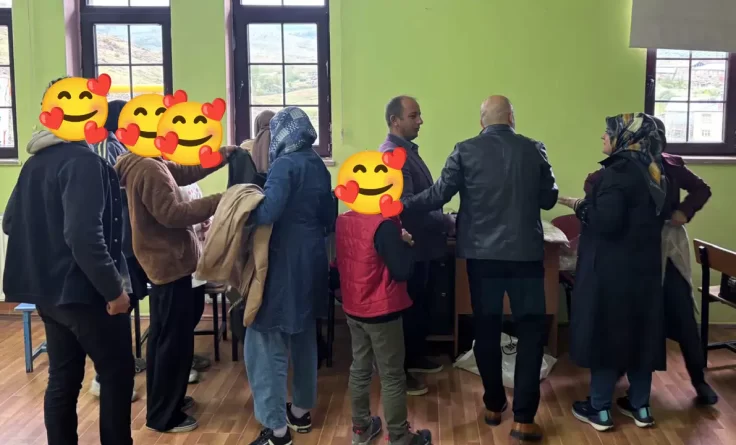 Bayram sevincini paylaşan gönüllüler, 140 çocuğun yüzünü güldürdü! #haberi, #haberleri, #Gümüşhane #haber