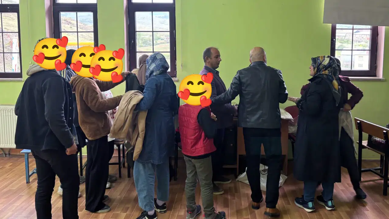 Bayram sevincini paylaşan gönüllüler, 140 çocuğun yüzünü güldürdü! #haberi, #haberleri, #Gümüşhane #haber