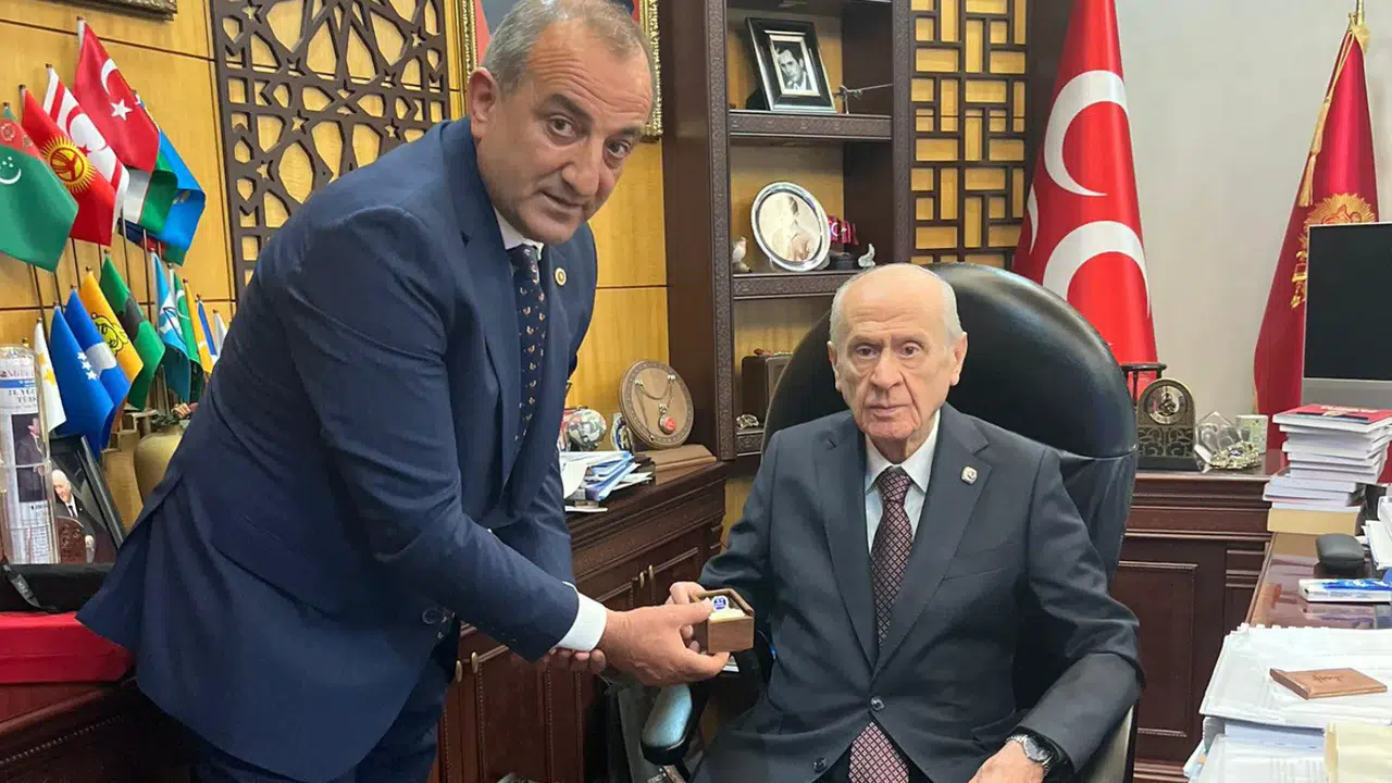 Gümüşhane’den Bahçeli’ye özel tasarım yüzük ve rozet #haberi, #haberleri, #Gümüşhane #haber