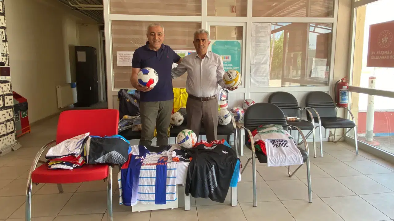 Olgun’dan Köse’deki gençlere spor malzemesi desteği #haberi, #haberleri, #Gümüşhane #haber