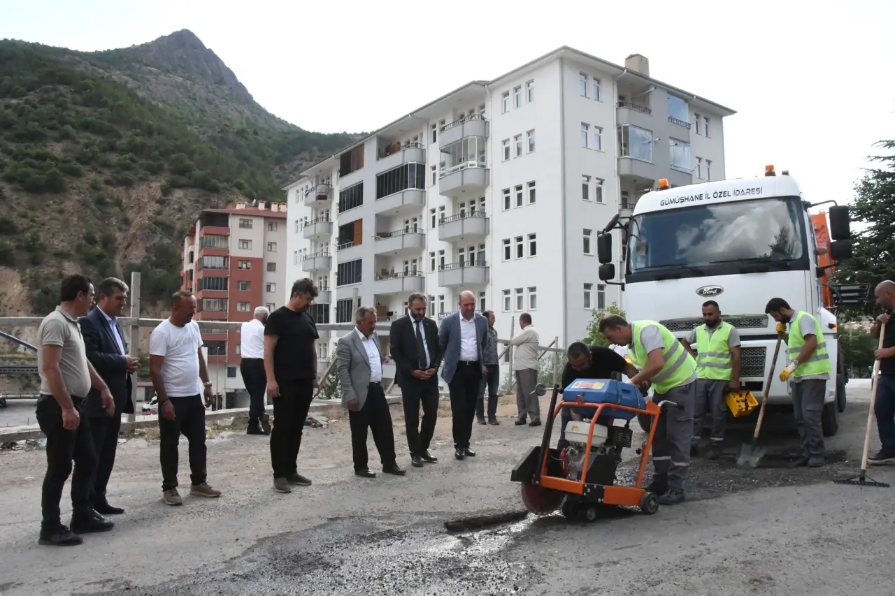 Asfalt yama robotu ve seyyar lavabolar hizmette #haberi, #haberleri, #Gümüşhane #haber