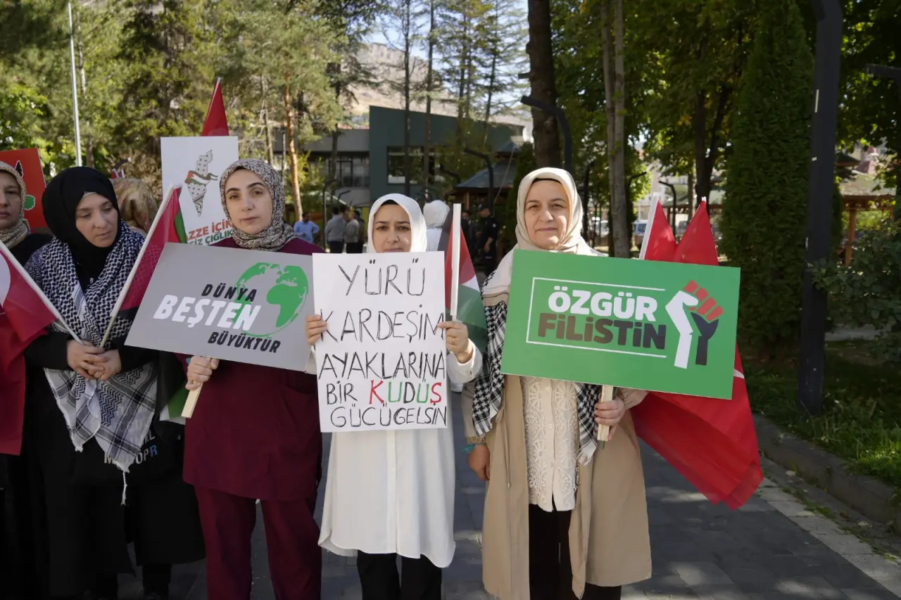Gümüşhane’de kadınlardan “Gazze İçin Sessiz Çığlık” yürüyüşü