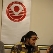 Sinema bir insanın ayakkabısındaki çakıl taşı olmalıdır