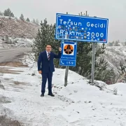 Gümüşhane’de zirveler beyaz gelinliğini giydi, termometreler eksi 6’yı gösterdi