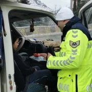 Karnesini alan yola çıktı, ilk tebrik Jandarma’dan geldi