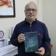Türkiye’de ilk! Nafiz hoca Anadolu’nun 1700 yıllık kuzey ışıkları tarihini kitaplaştırdı