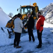 Vali Aydın Baruş kar mücadelesini 1800 metre rakımda inceledi