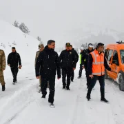 Vali Baruş karla mücadele çalışmalarını denetledi