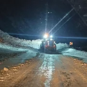 Yağmurdere yoluna çığ düştü