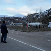 Bu köyden geçerken aracınızı durdururlarsa şaşırmayın! Sebebi takdir topluyor