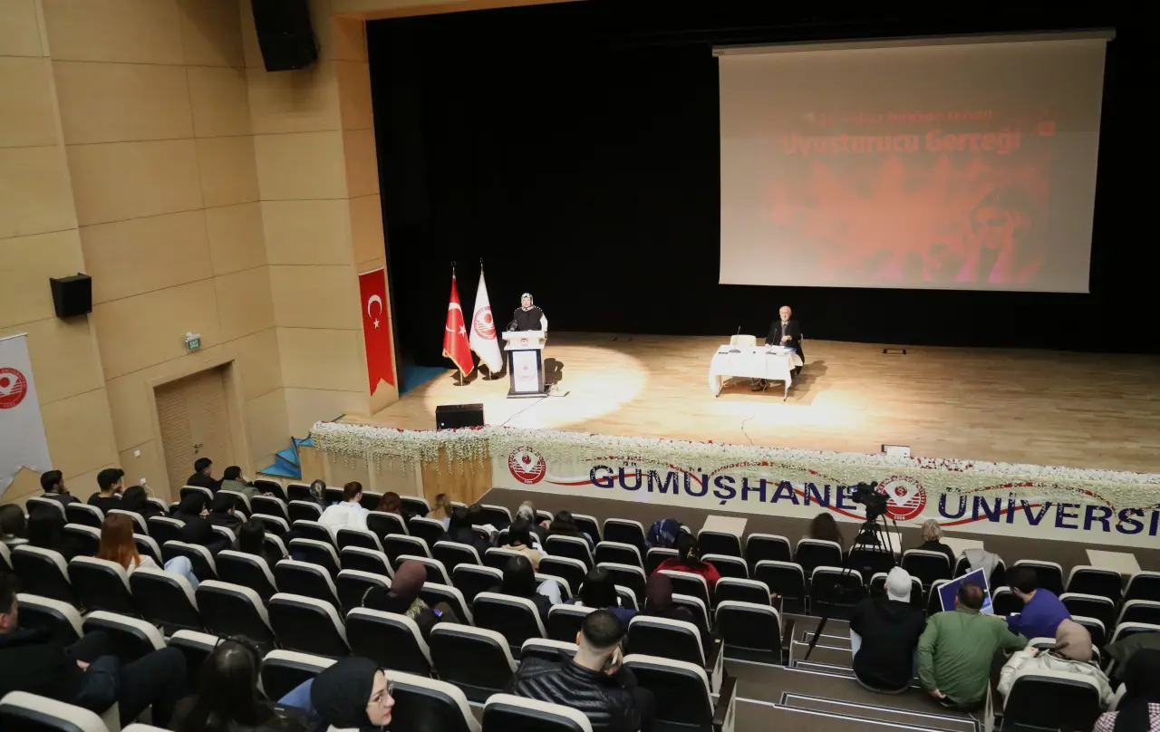 Gümüşhane Üniversitesinde Uyuşturucu Gerçeği Konferansı Düzenlendi