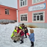 Gümüşhane’de minik kalplere Jandarma dokunuşu