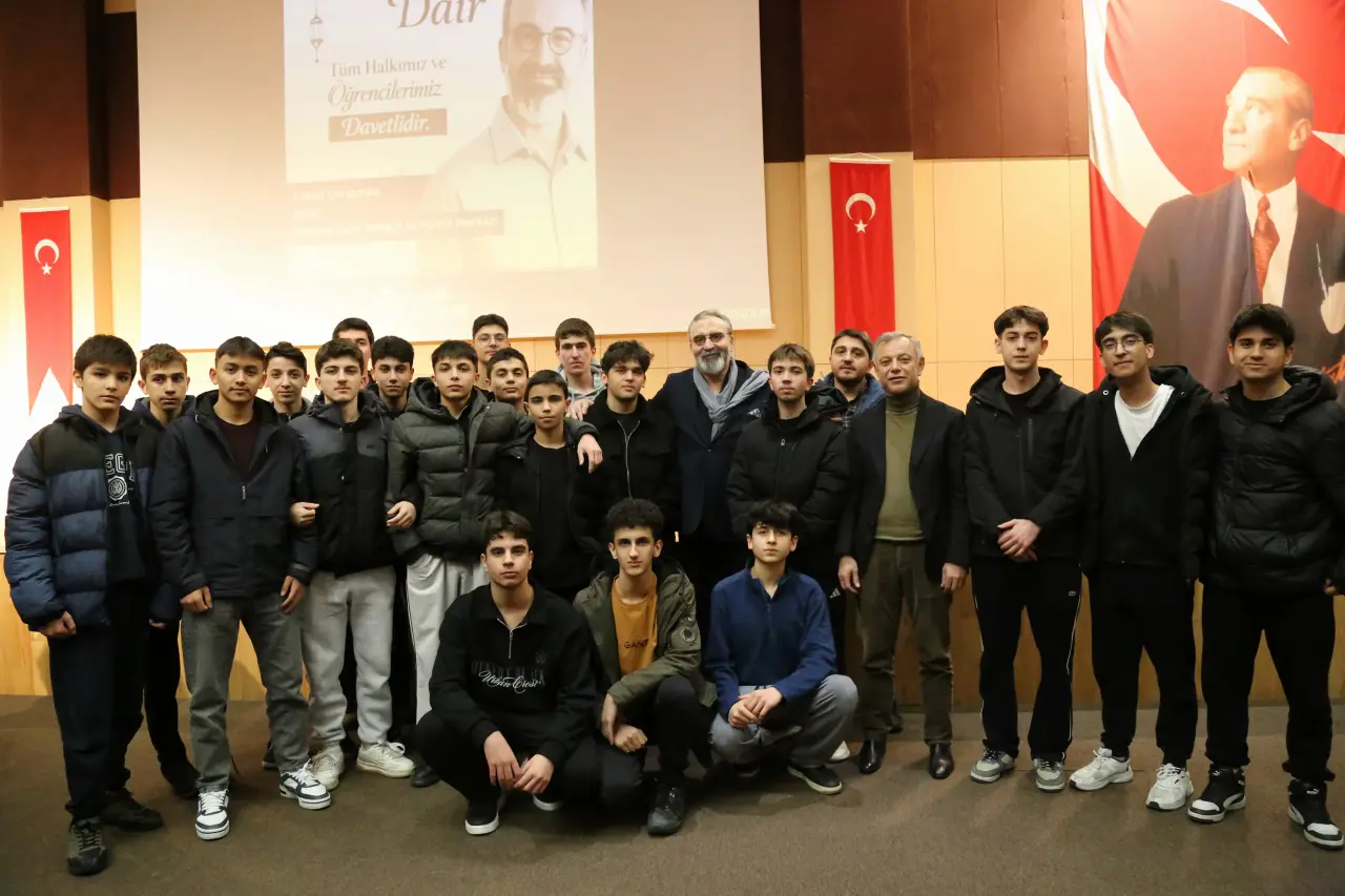 Senai Demirci “Gönül Hekimi” Olarak Kürsüdeydi