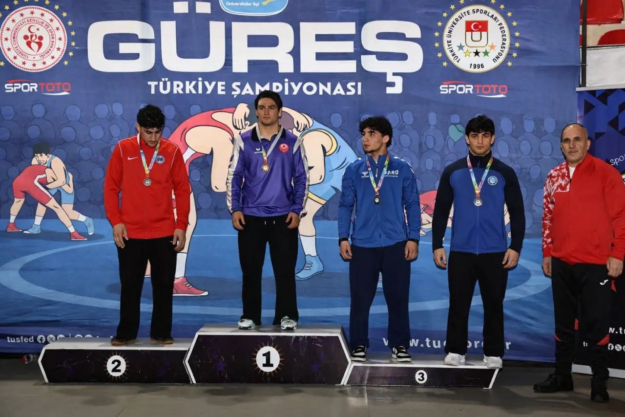 Gümüşhane Üniversitesi Güreş Takımı Türkiye Şampiyonası’nda Büyük Başarı Elde Etti