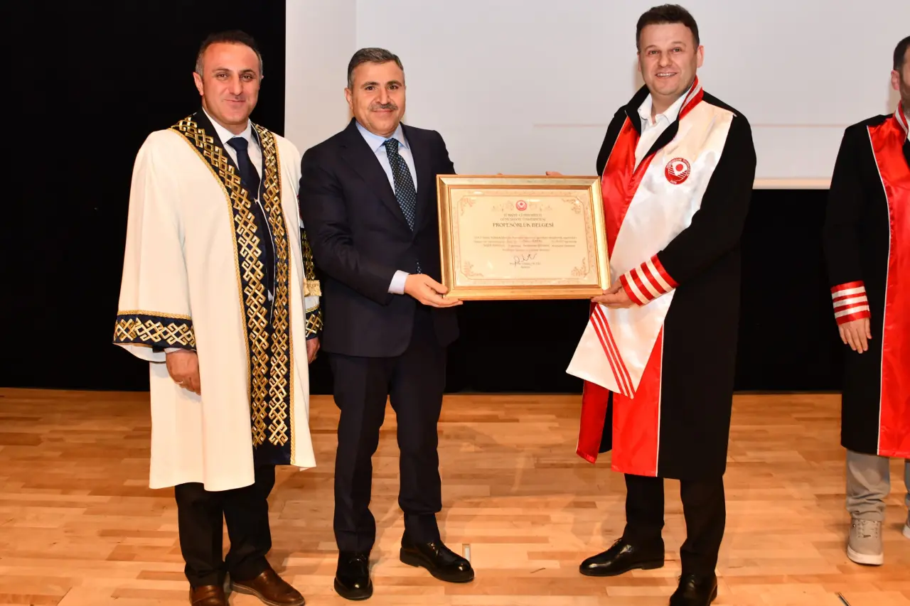 Gümüşhane Üniversitesi’nde bilimsel başarı ve akademik emek ödüllendirildi