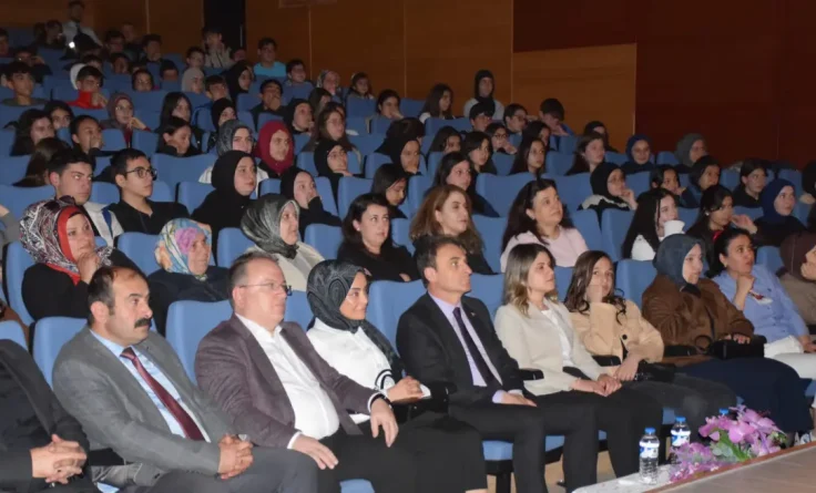 Gümüşhaneli Gençler LGS Öncesi Tiyatroyla Moral Depoladı