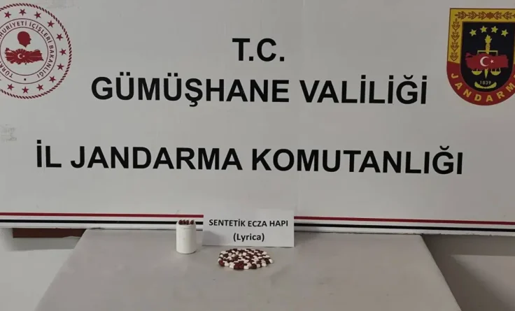 Jandarma zehir tacirine geçit vermedi