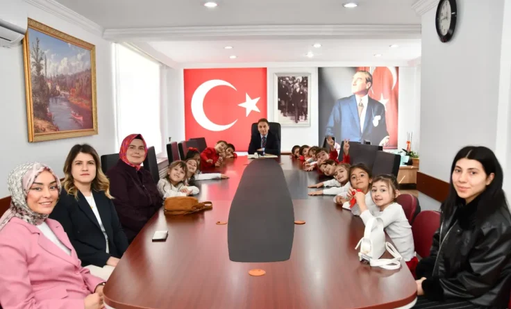 Makam Koltuğu Bu Kez Masal Diyarına Açıldı! Gümüşhane’de 23 Nisan Coşkusu Erken Başladı