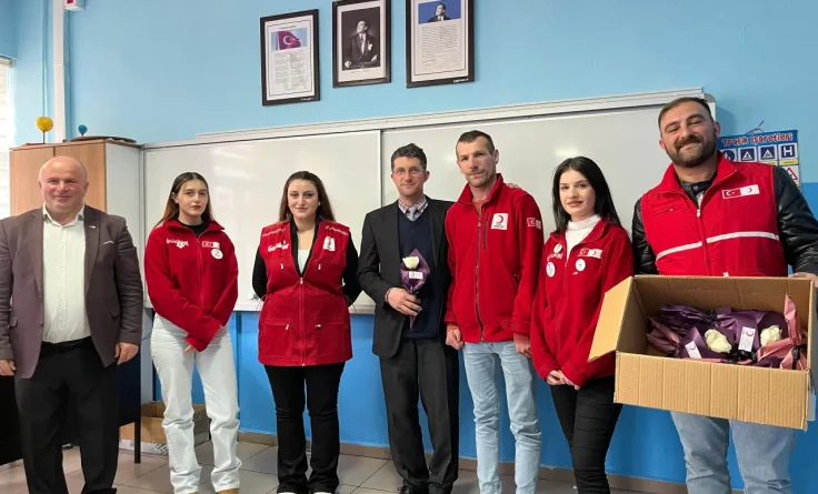 Türk Kızılay Gümüşhane Şubesi’nden Eğitim Camiasına Anlamlı Vefa Ziyareti