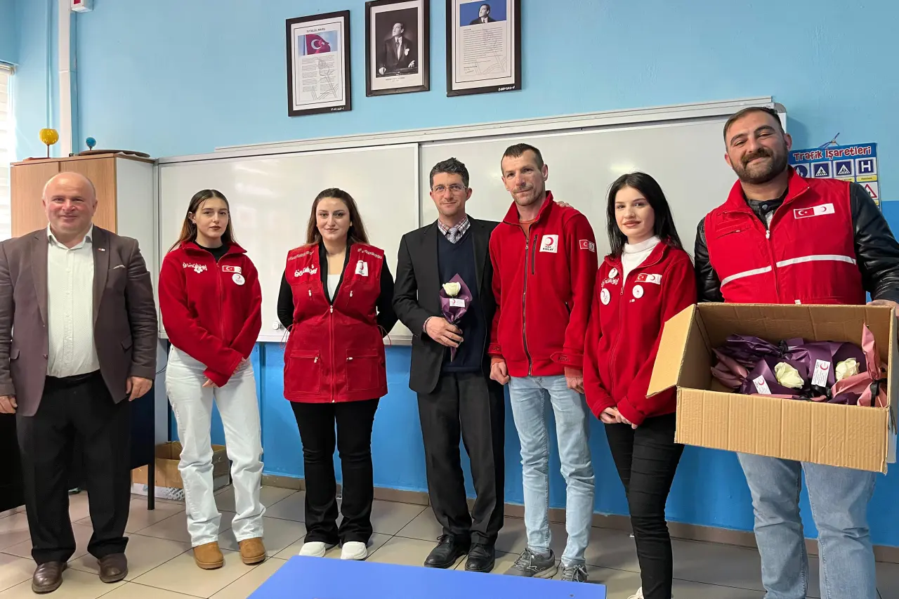 Türk Kızılay Gümüşhane Şubesi’nden Eğitim Camiasına Anlamlı Vefa Ziyareti