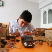 14 yaşında atık malzemeleri minyatür sanatına dönüştürüyor