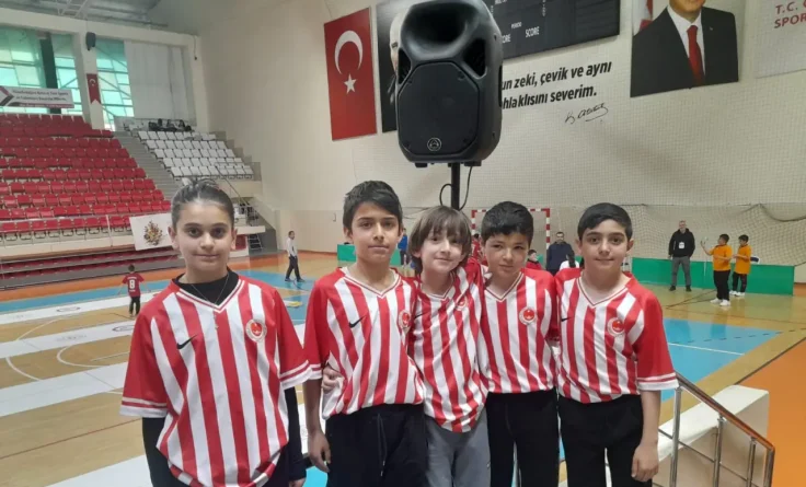 Gümüşhaneli Öğrenciler Floor Curling Bölge Yarışmalarında Şampiyon Oldu