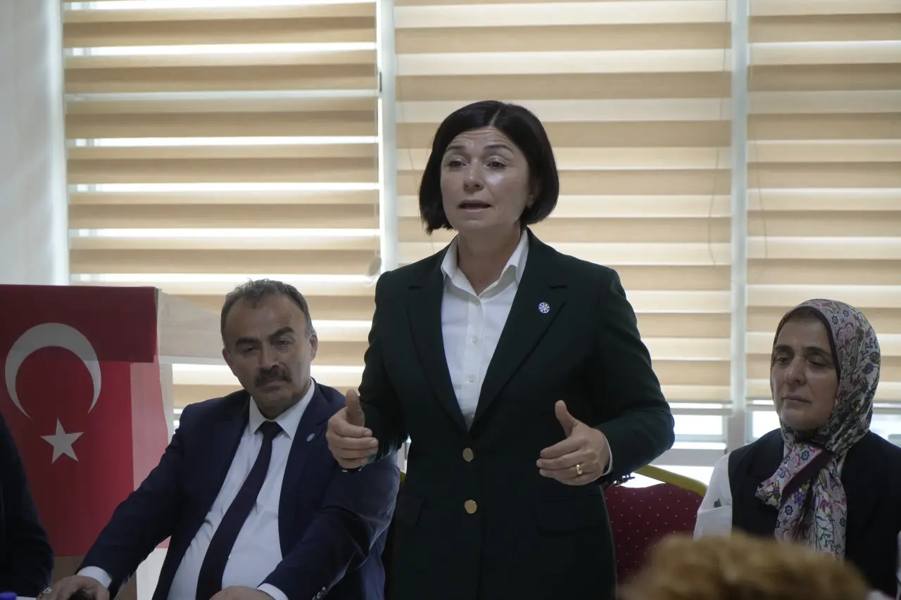 İYİ Parti Genel Başkan Yardımcısı Ofluoğlu Gümüşhane’de partililerle buluştu