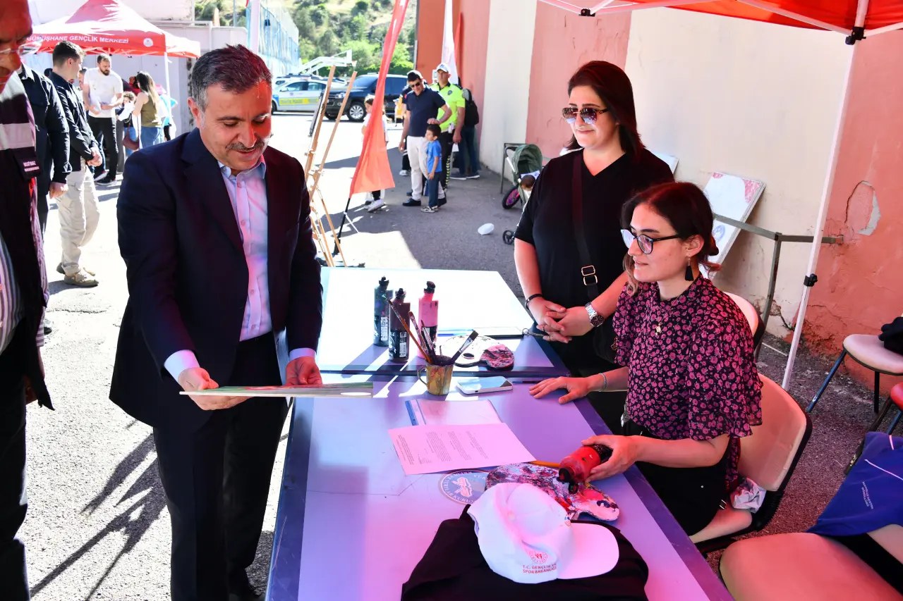 Gümüşhane Yenişehir Stadyumu Şenlik Alanına Döndü