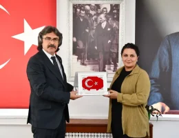 Gümüşhane’de Bilimin Öncüsü Öğretmenlere Plaket Verildi