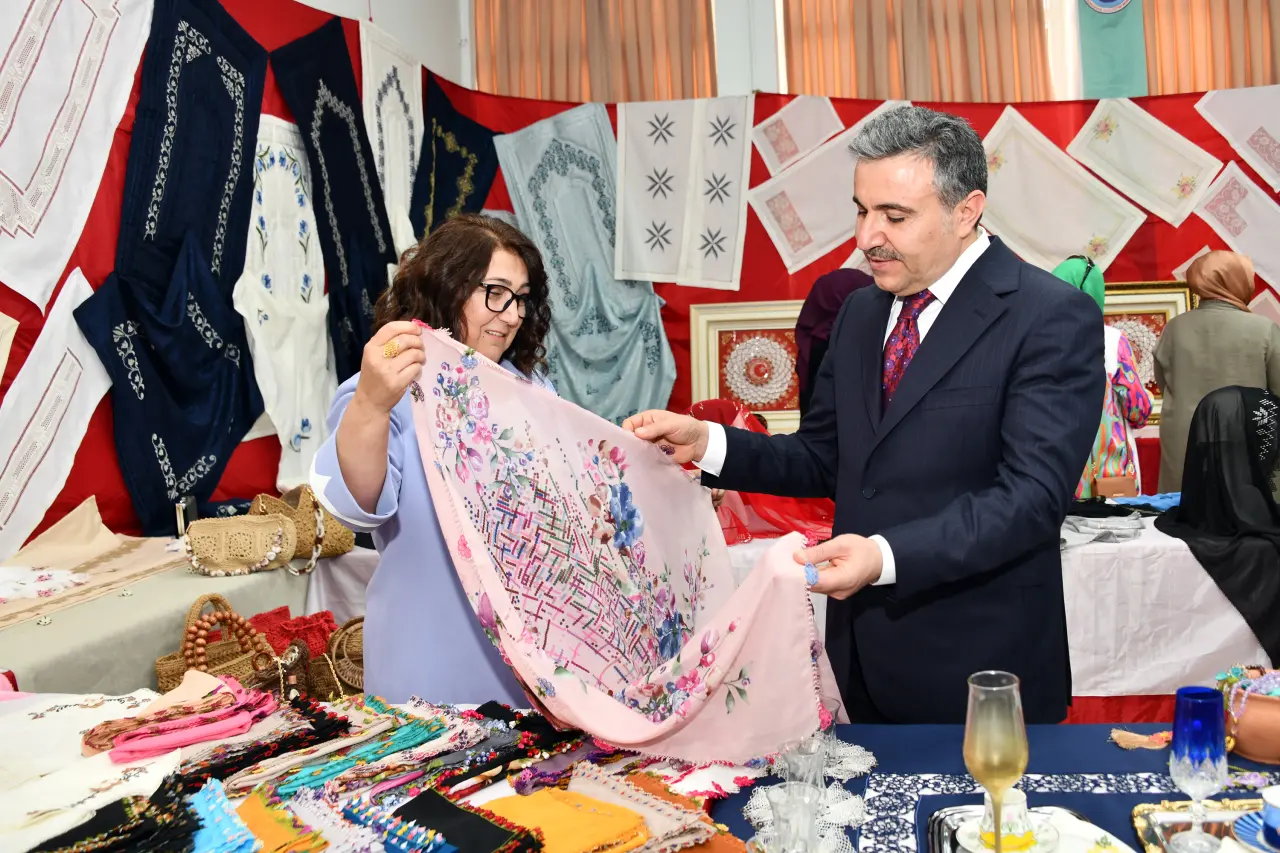 Gümüşhane’de Binlerce Kursiyerin El Emeği Göz Nuru Görücüye Çıktı!