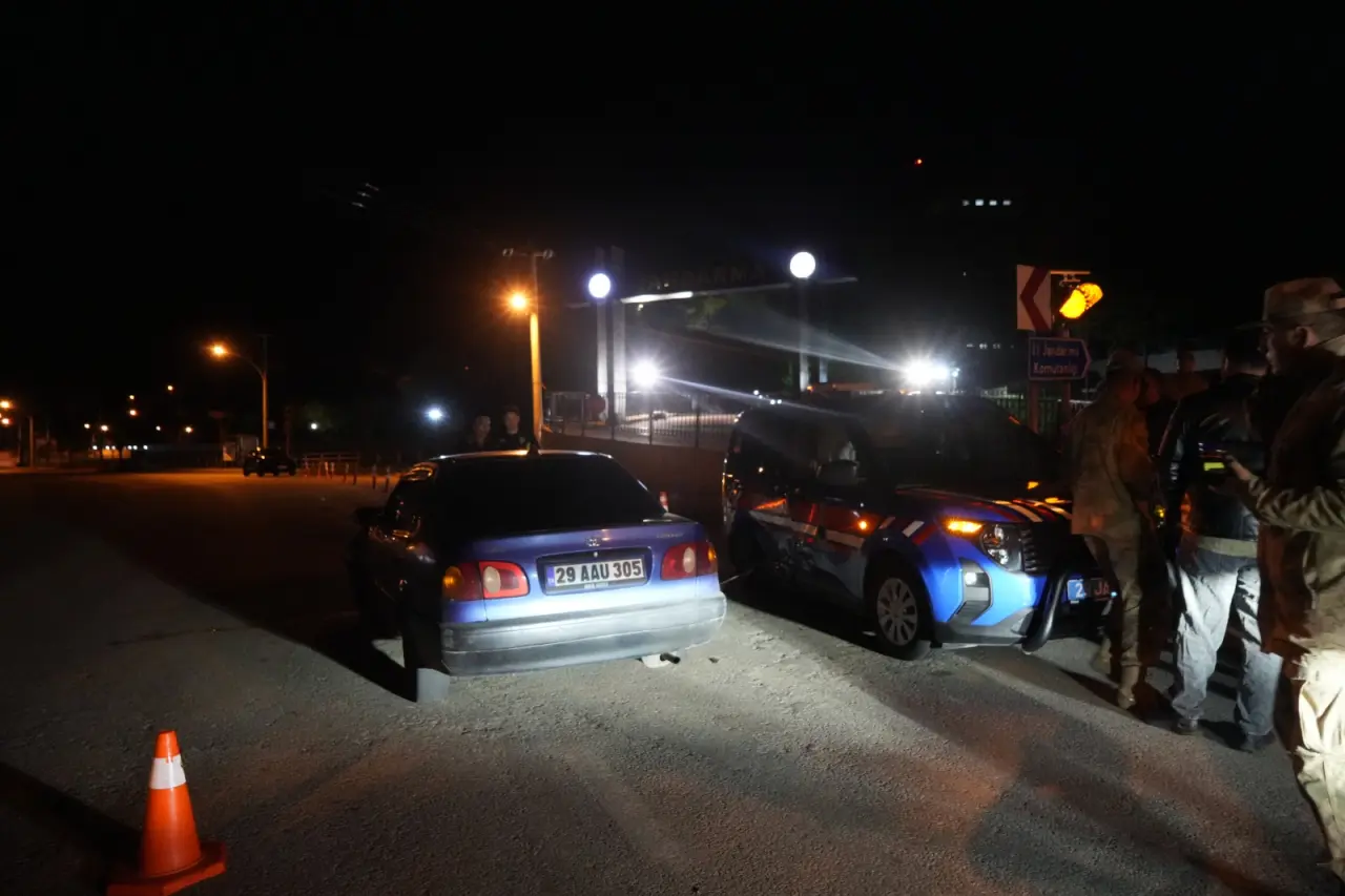 Gümüşhane’de alkollü sürücü askeri araca çarptı
