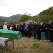 Torul’da eşi tarafından katledilen Arzu Pekin son yolculuğuna uğurlandı