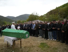Torul’da eşi tarafından katledilen Arzu Pekin son yolculuğuna uğurlandı