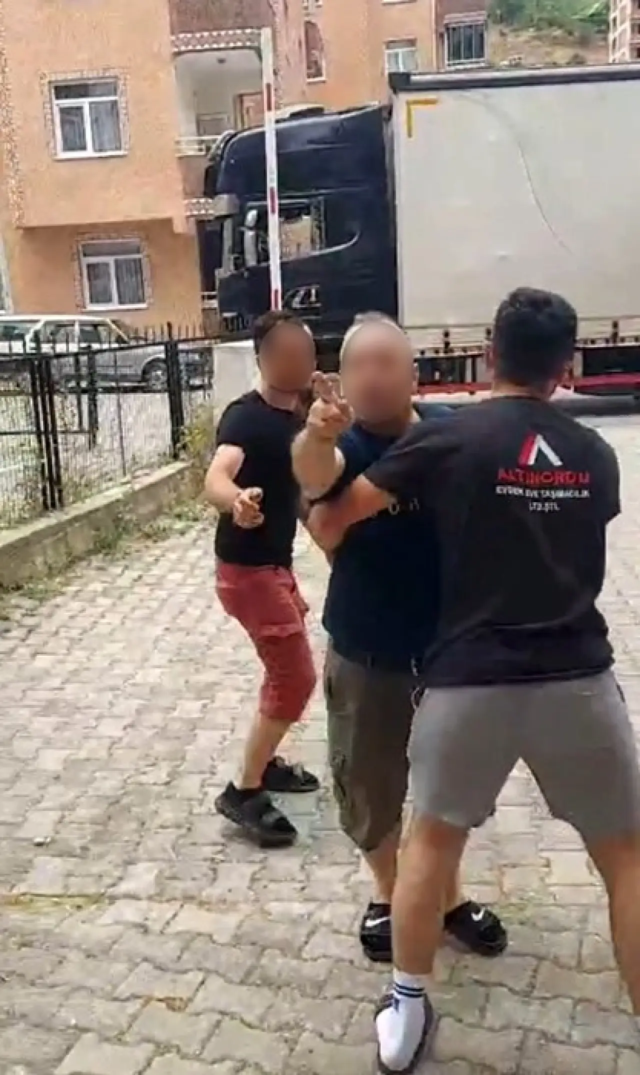 50 Bin TL’ye Anlaştı, Taşınma Günü 80 Bin TL İstendi! İtiraz Edince Ortalık Karıştı