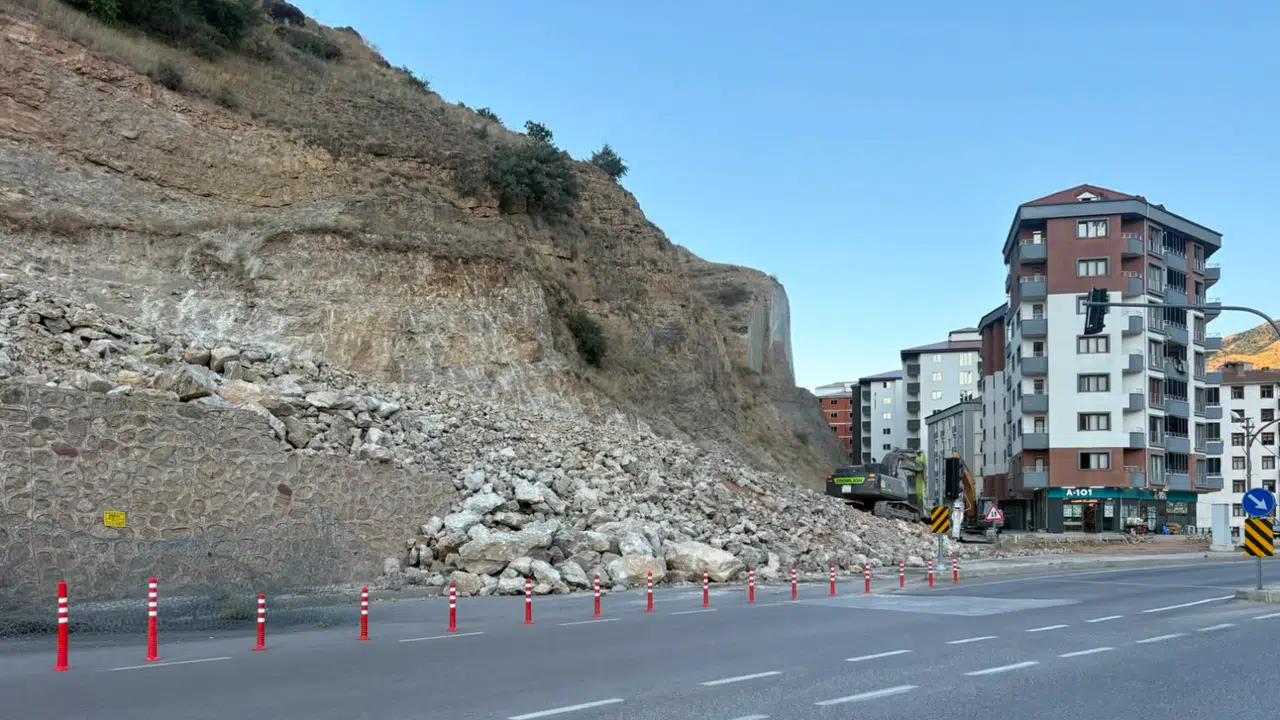 Gümüşhane’de 1. Etap TOKİ yolu geçici olarak ulaşıma kapatıldı