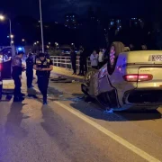 Refüjü Aşan Otomobil Karşı Şeride Geçti
