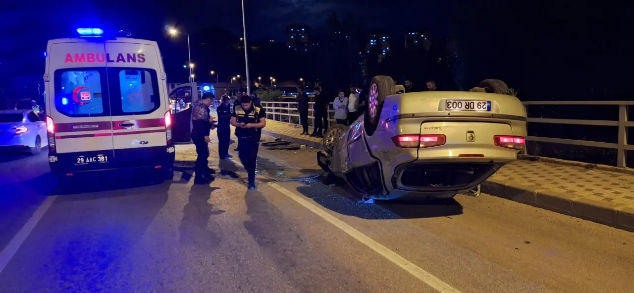 Refüjü Aşan Otomobil Karşı Şeride Geçti