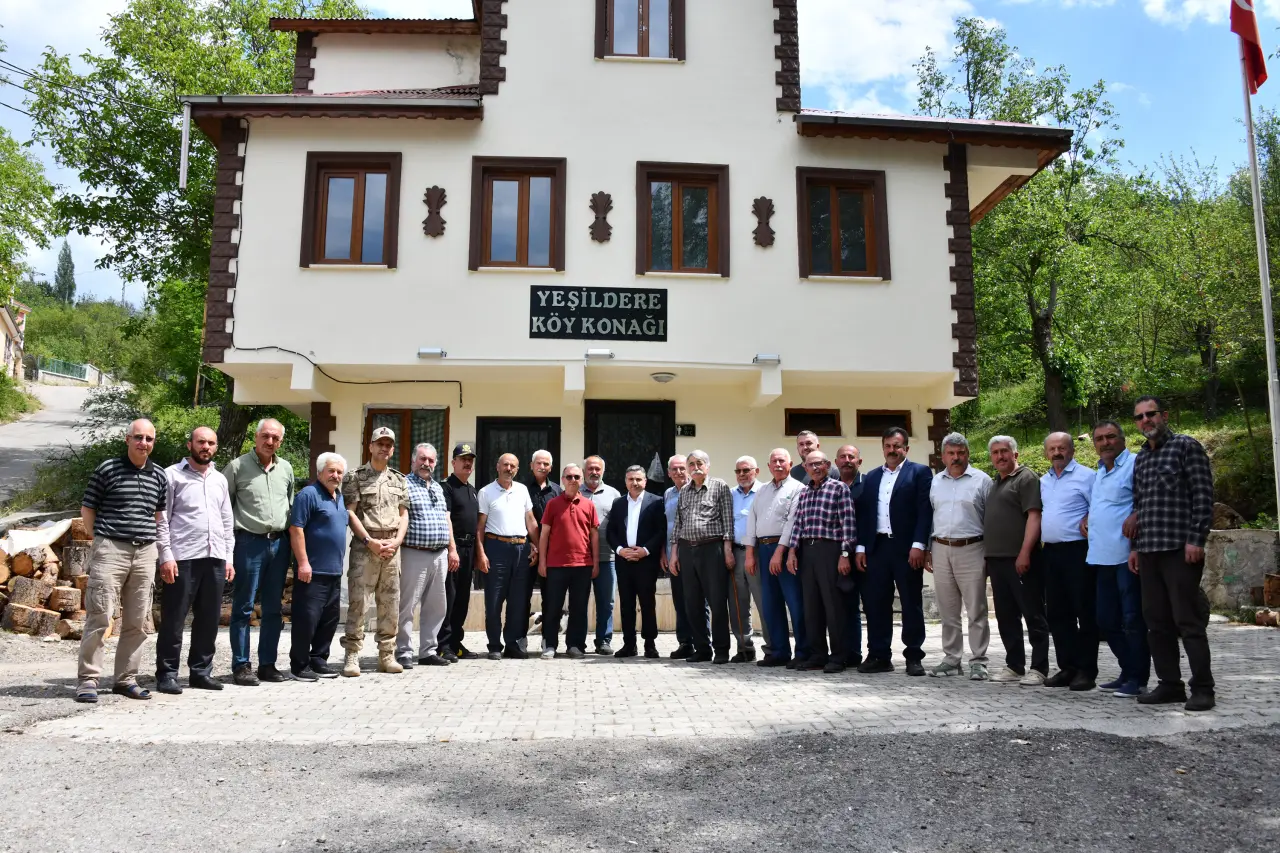 Vali Cevdet Atay, Yeşildere Köyünde vatandaşların taleplerini dinledi